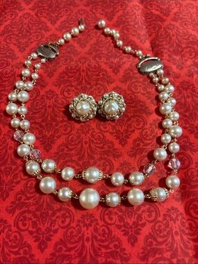 Vintage-Inspired White Pearl Double-Strand Necklace with Floral Clip-On Earrings